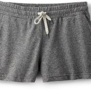 Vuori women’s halo performance short in Heather grey size medium